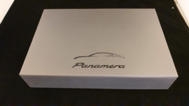 Porsche Panamera promotion sur ses débuts en 2009 - Ensemble de cirage de chaussures