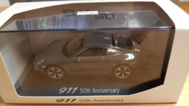 Porsche 911 x 911 Livre anniversaire 2015 avec modèle et carte de remerciement - édition Mitarbeiter