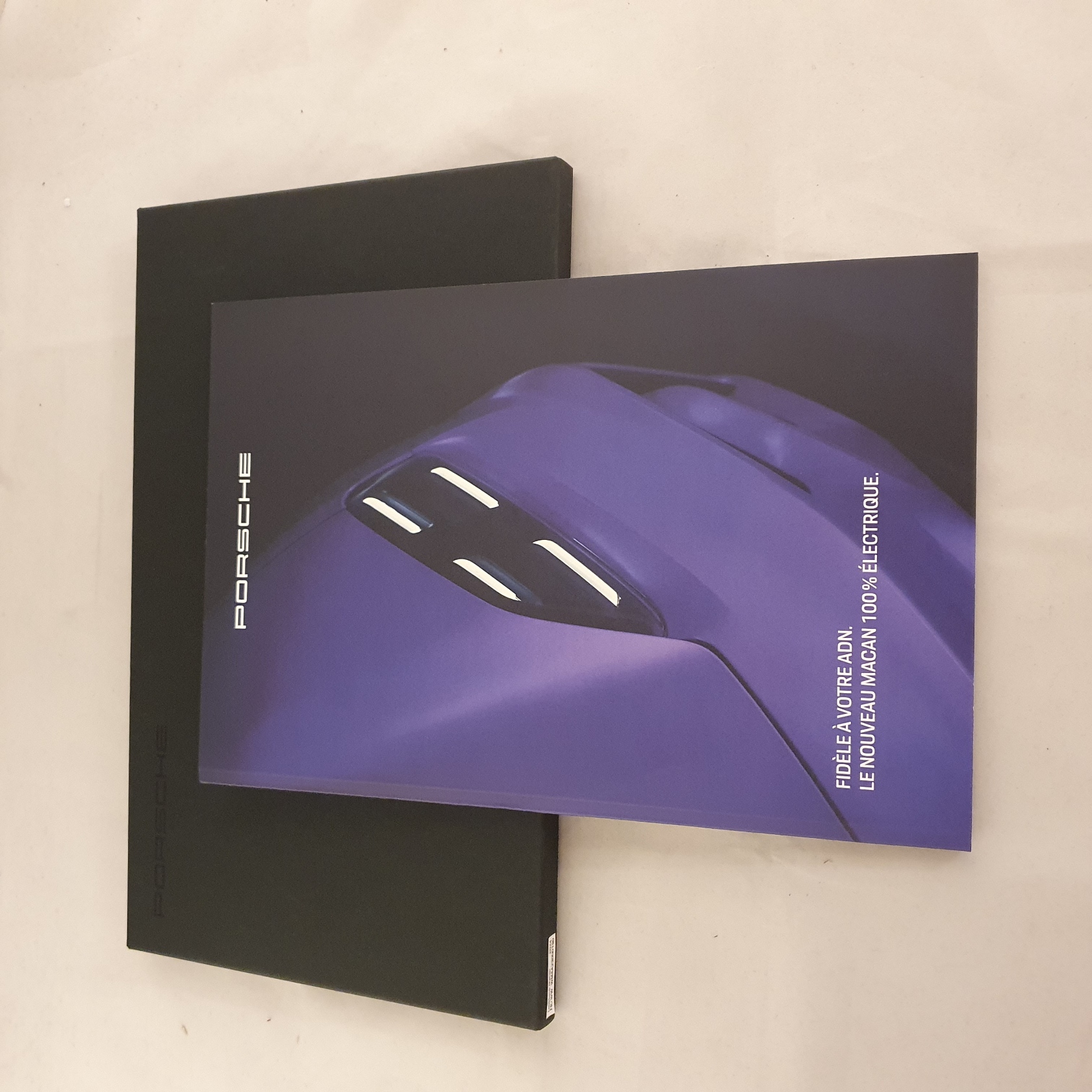 Porsche Macan 2024 Lookbook Brochure - WMAA23000130