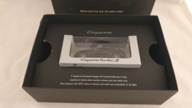 Porsche Cayenne Platinum Edition Turbo S 2017 - Presentation box Spain