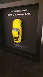 Porsche 911 Carrera 2.7 RS Jaune 3D Encadré dans une boîte d’ombre - échelle 1:37