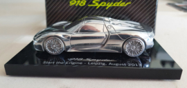 Porsche 918 Spyder op sokkel - Lancering Augustus 2013