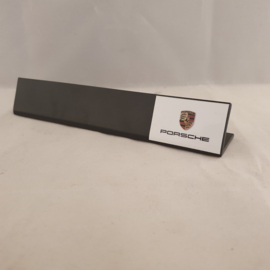 Bureau Porsche - plaque signalétique en métal
