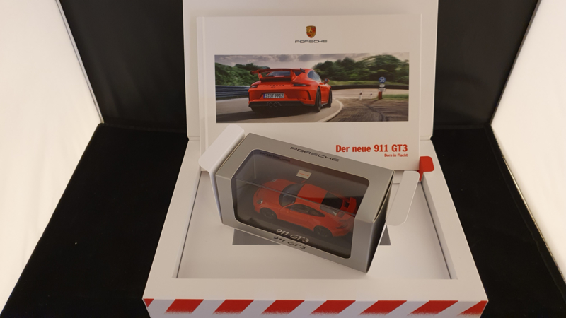 Porsche 911 991.2 GT3 Promotion Box mit Maßstab Modell WAP0201490H