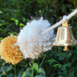 PomPom met belletjes - Wit en Geel