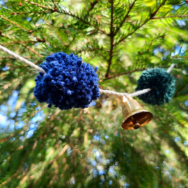 PomPom met belletjes - Groen en Blauw