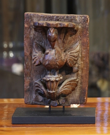 Houtsnijwerk Pauw oud, periode Gujarat, 18e eeuw