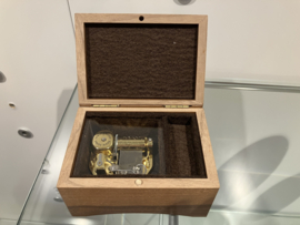 Muziekdoos met afbeelding zwart/ wit; landbouw, oogst met hooiwagen en koeien