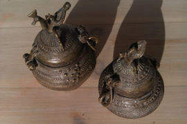 Metalen pauwenpotje met deksel en scharnier - grotere model