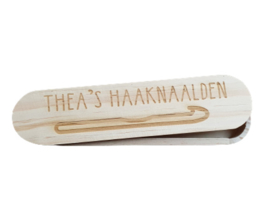 Haaknaaldendoosje gepersonaliseerd