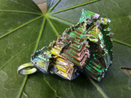 Bismuth hanger