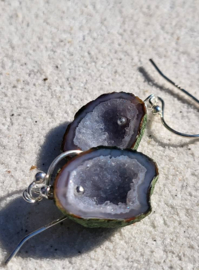 mini agaat geode oorbellen