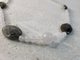 ketting van seleniet en labradoriet