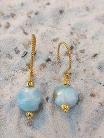 vermeil oorhangers met larimar