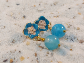 oorstekers bloem met chalcedoon