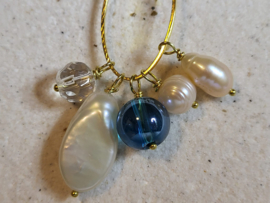 Gouden ketting met aqua aura, bergkristal en parels