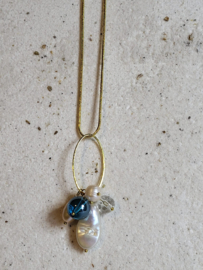 Gouden ketting met aqua aura, bergkristal en parels