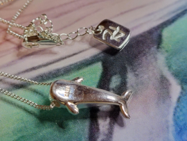 lieve walvis hanger aan ketting