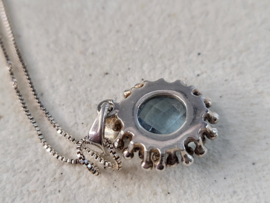 Facet geslepen blauw topaas