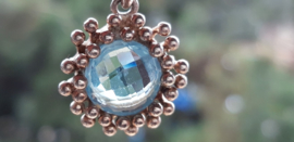 Facet geslepen blauw topaas
