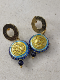 Aparte oorstekers met lapis lazuli