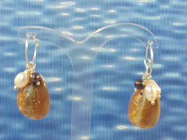Oorbel Kauri schelp met zoetwaterpareltjes