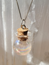 Hanger met water van The Chalice Well en rozenkwarts