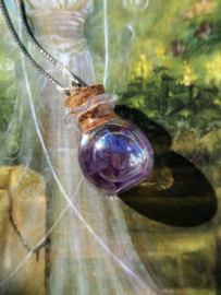 Hanger met water van The Chalice Well en amethist