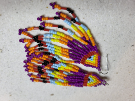 native oorbellen met kraaltjes