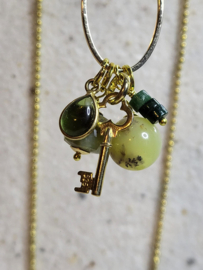 ketting met diverse bedels groen