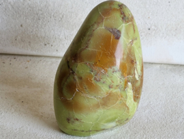 Groene opaal sculptuur