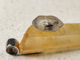 Tangerine kwarts met herkimer diamantje