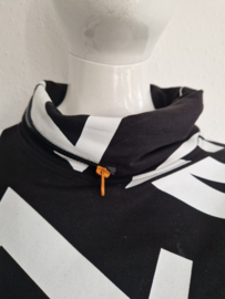 Maicazz sweater Valida. Maat M. Zwart/wit.