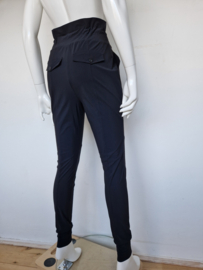 Studio Anneloes travelstof pantalon. Mt. S. Zwart.