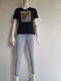 Summum T-shirt met V-hals. Maat XS. Zwart/wit/goud.