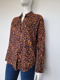 Scotch & Soda blouse. Mt. M. Dierenprint.