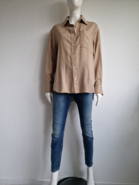 Closed blouse. Maat S. Beige.