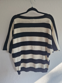 Sneakerdresses top. Maat 2, Zwart/crème gestreept.