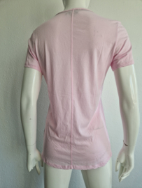 Burberry T-shirt met V-hals. Maat M. Lichtroze.