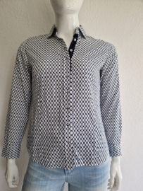 Eterna blouse. Maat 40, Wit/donkerblauw/ print.