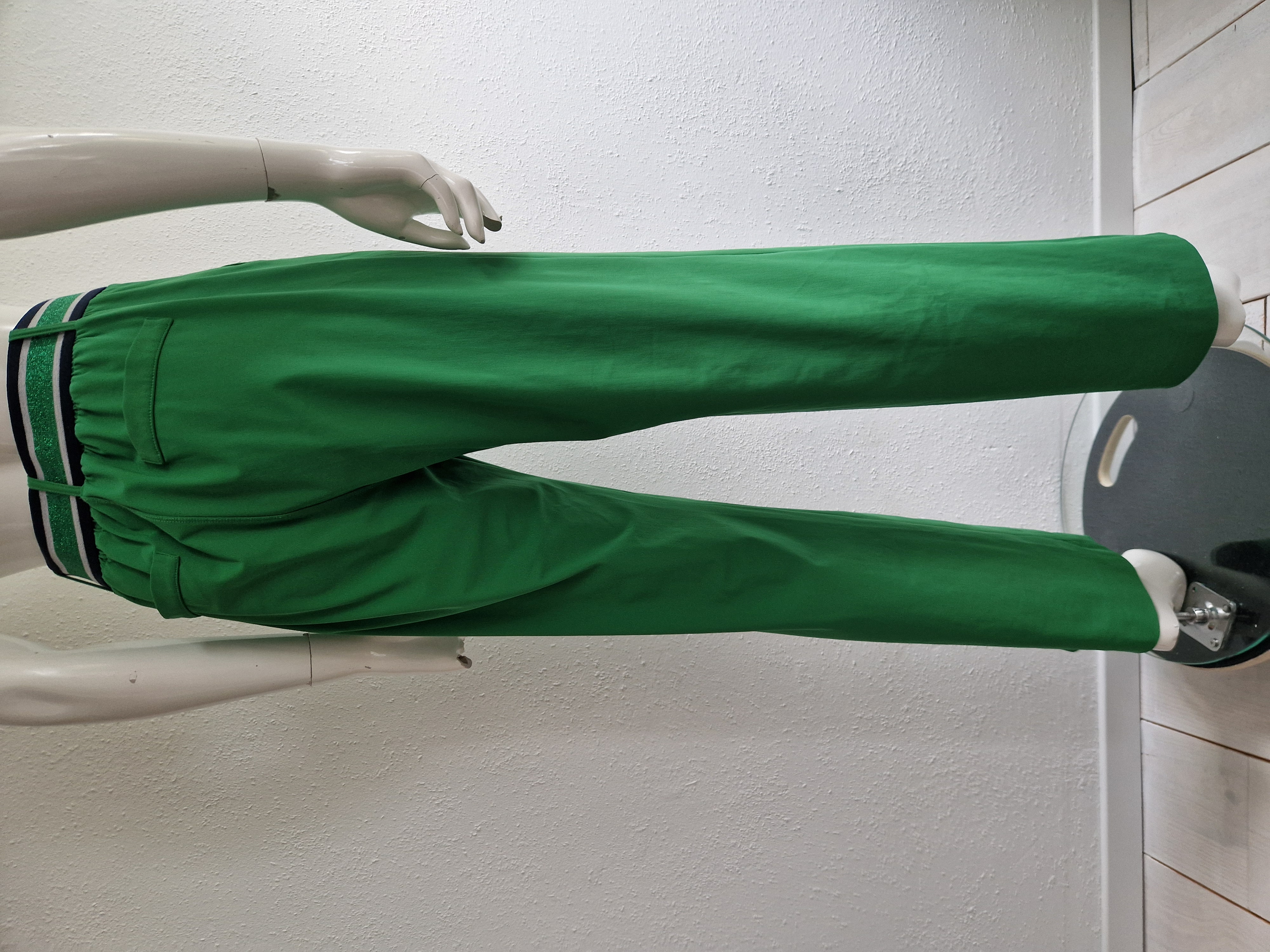 Studio Anneloes pantalon  Rae. Maat M. Appeltjes groen