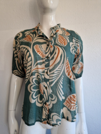 Geisha blouse. Maat XS. Groen/bladerenprint.