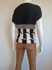Madeleine trui. Maat 36/38,Zwart/wit.