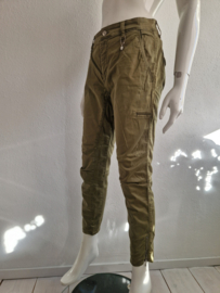 MAC Rich Cargo Cotton. Maat 40/28. Olijfgroen.