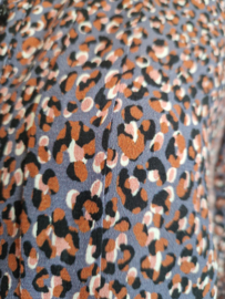 Studio Anneloes Lotte Leopard Bow blouse. Maat L. Lila/print.