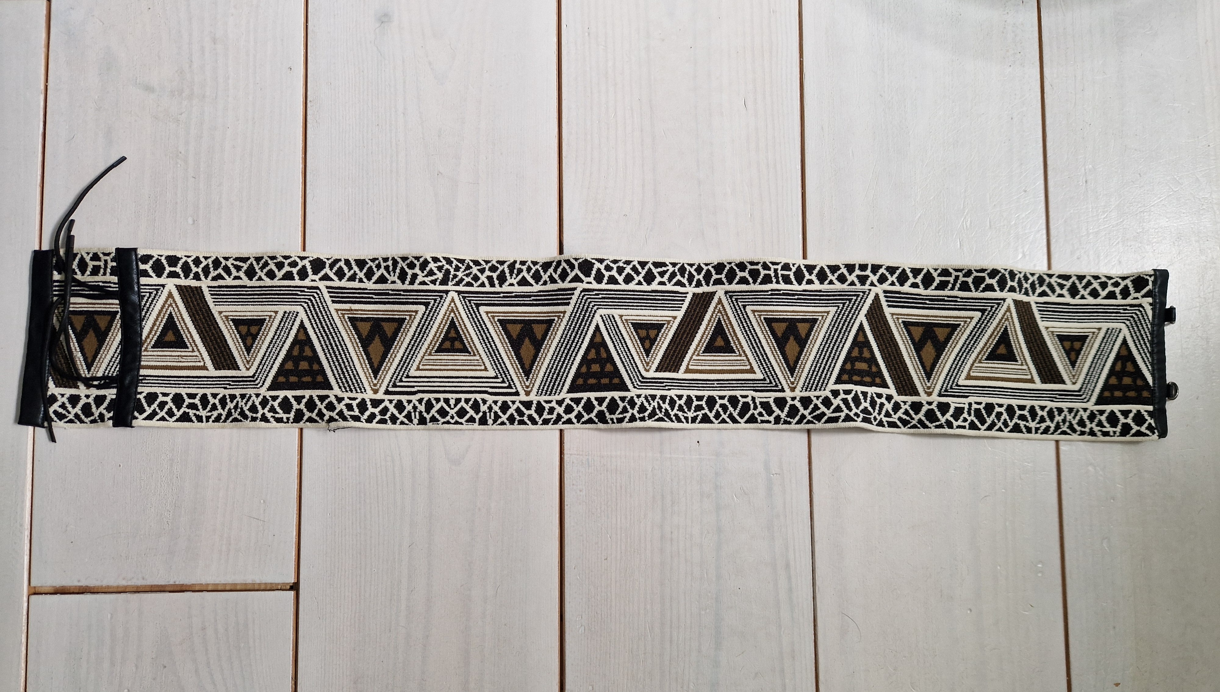 Marc Cain elastische tailleriem. Maat 5. Crème/zwart