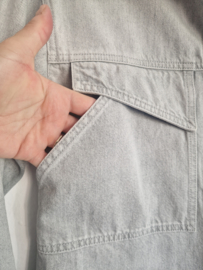 Closed Fitted Utility shirt. Maat M. Lichtgrijs
