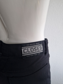 Closed pantalon Pedal Pusher. Maat 38/40, Zwart.