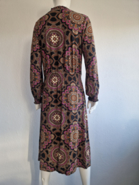 Geisha jurk met turtleneck. Maat 40. All over print.