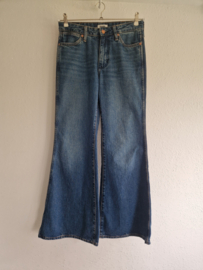 Wrangler flared jeans Wanderer. Maat 26/32, Blauw.